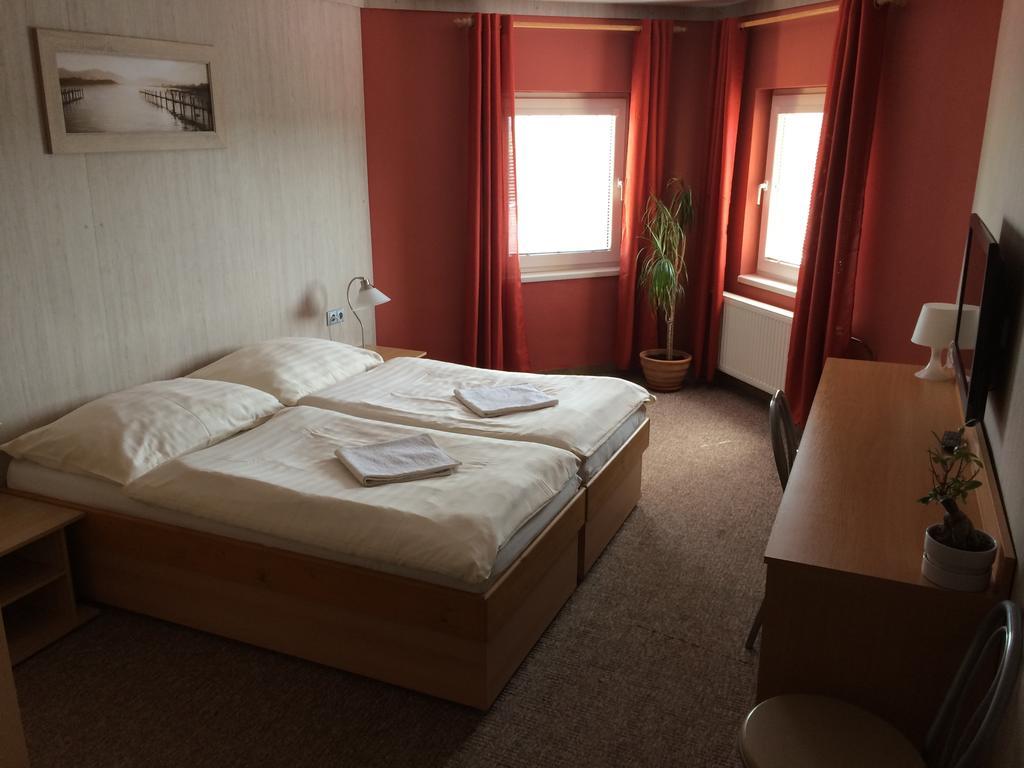 Hotel Pohadka Most Zimmer foto